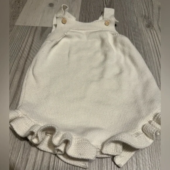 Adorable Cream Knit Baby Romper - Picture 4 of 6